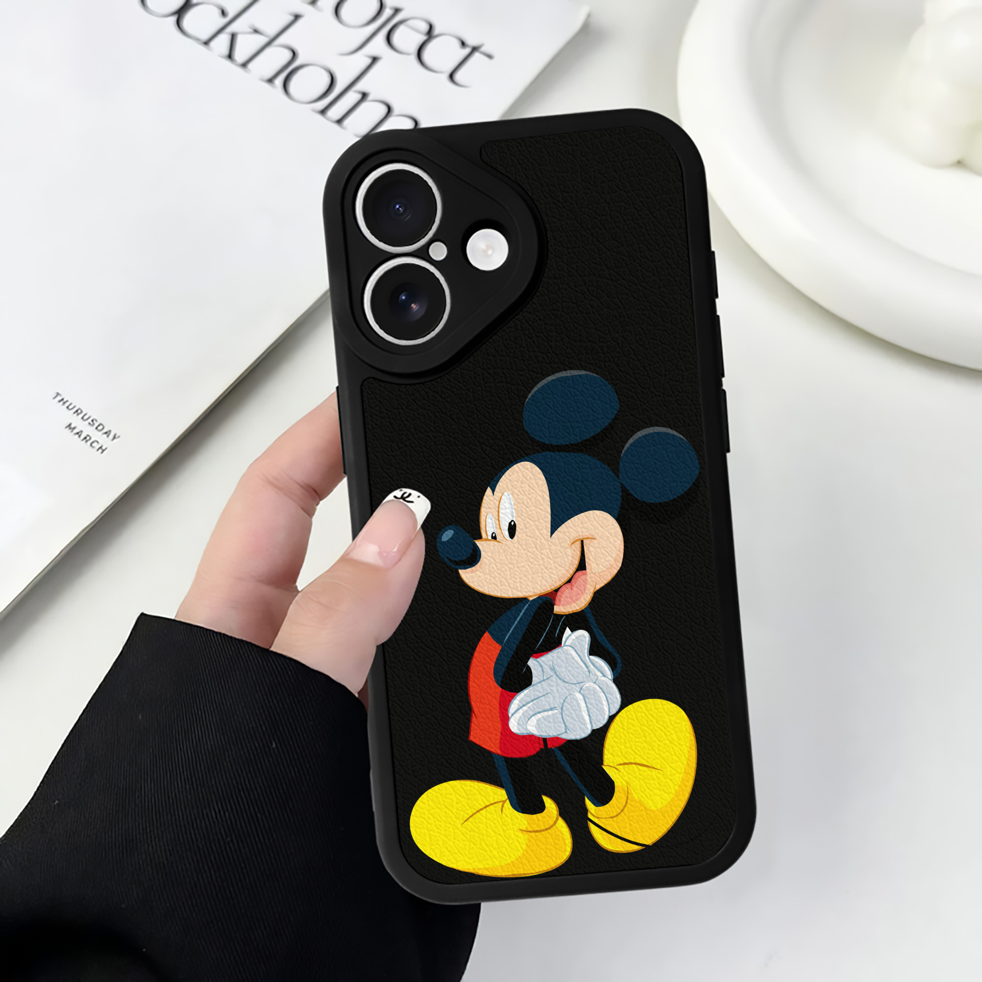 （画像用） ミッキーマウス Mickey Mouse 【iPhone 16シリーズ対応】シリコンスマホケース（レザー調） 材質：シリコン
